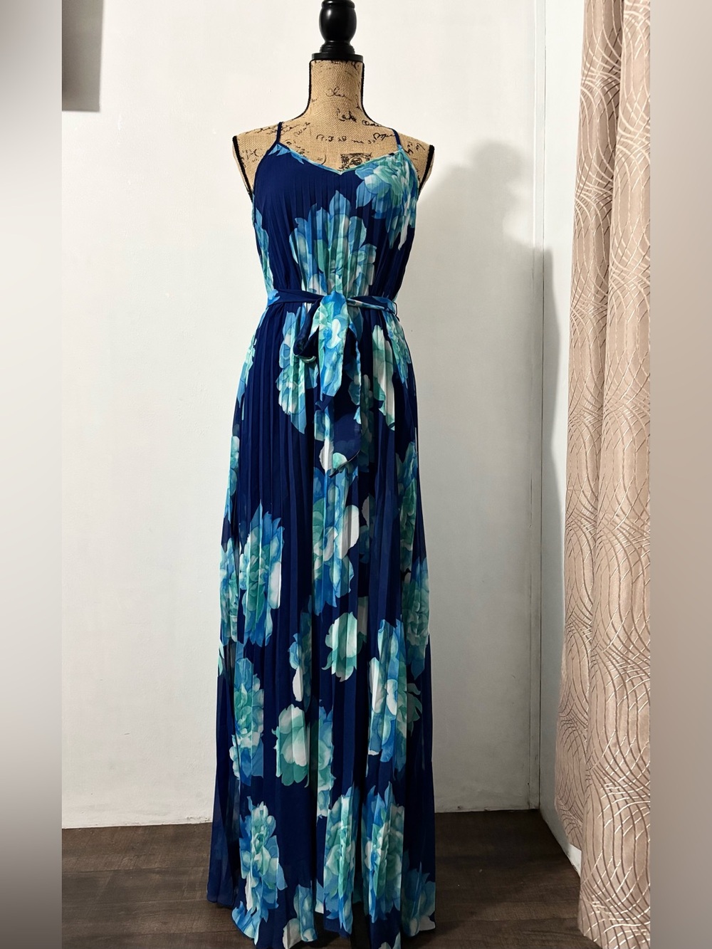 Bisou Bisou Maxi Dress Womens 8 Blue Floral Pleated Strappy Belted Size 8